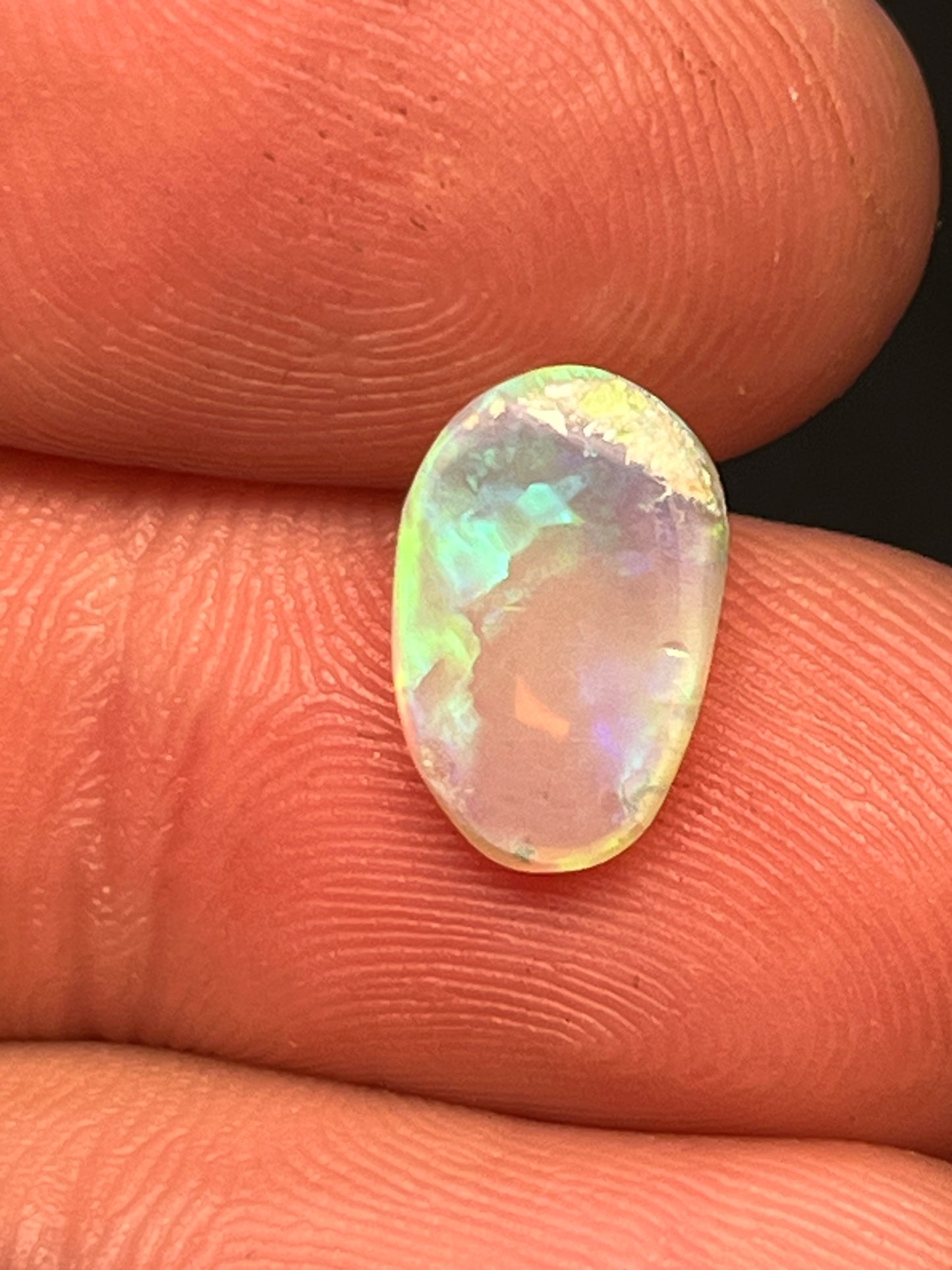Lightning ridge 2.3ct gem crystal green and blue directional and flick pattern