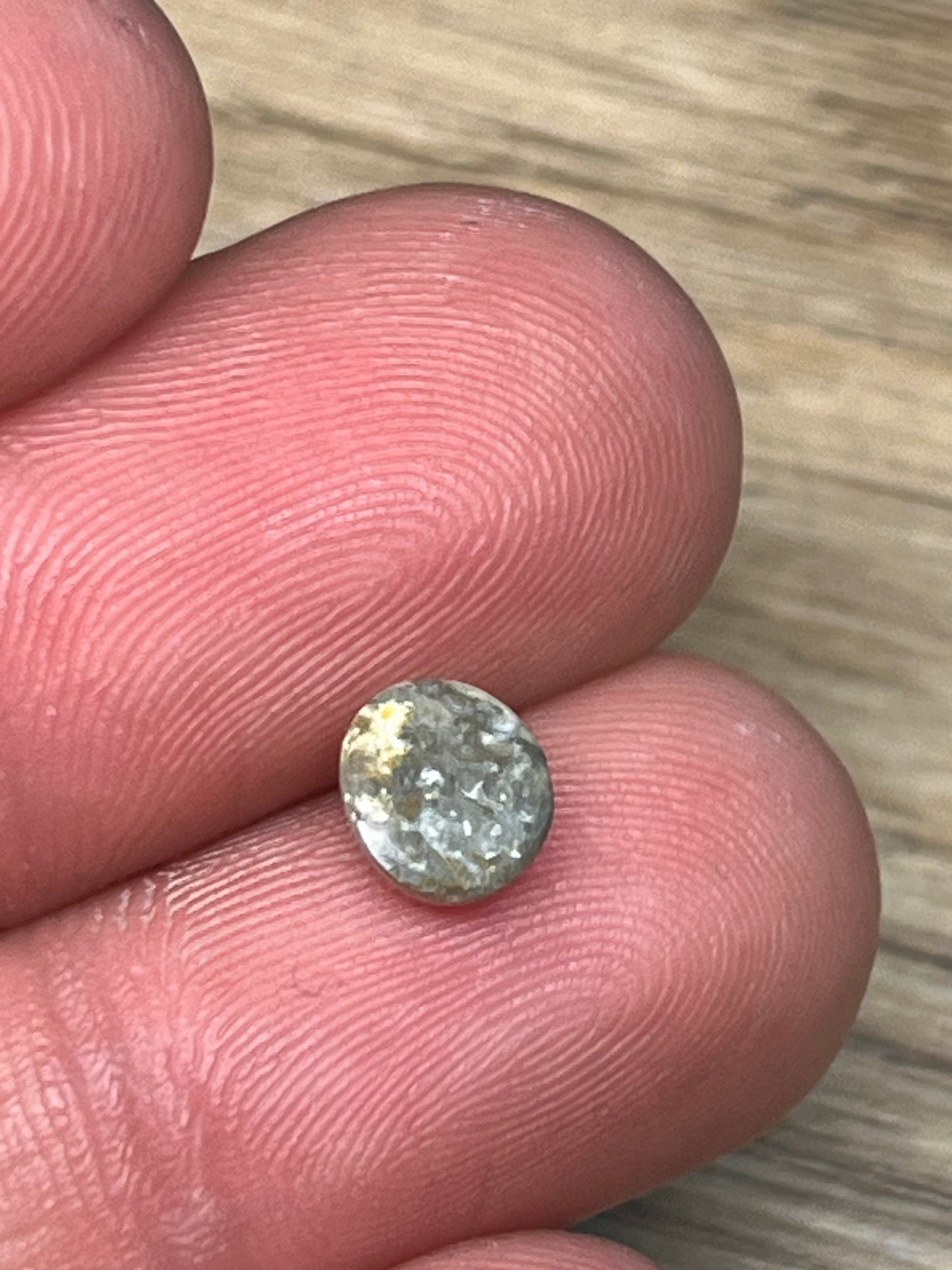 0.85 Coober Pedy opal multicolour
