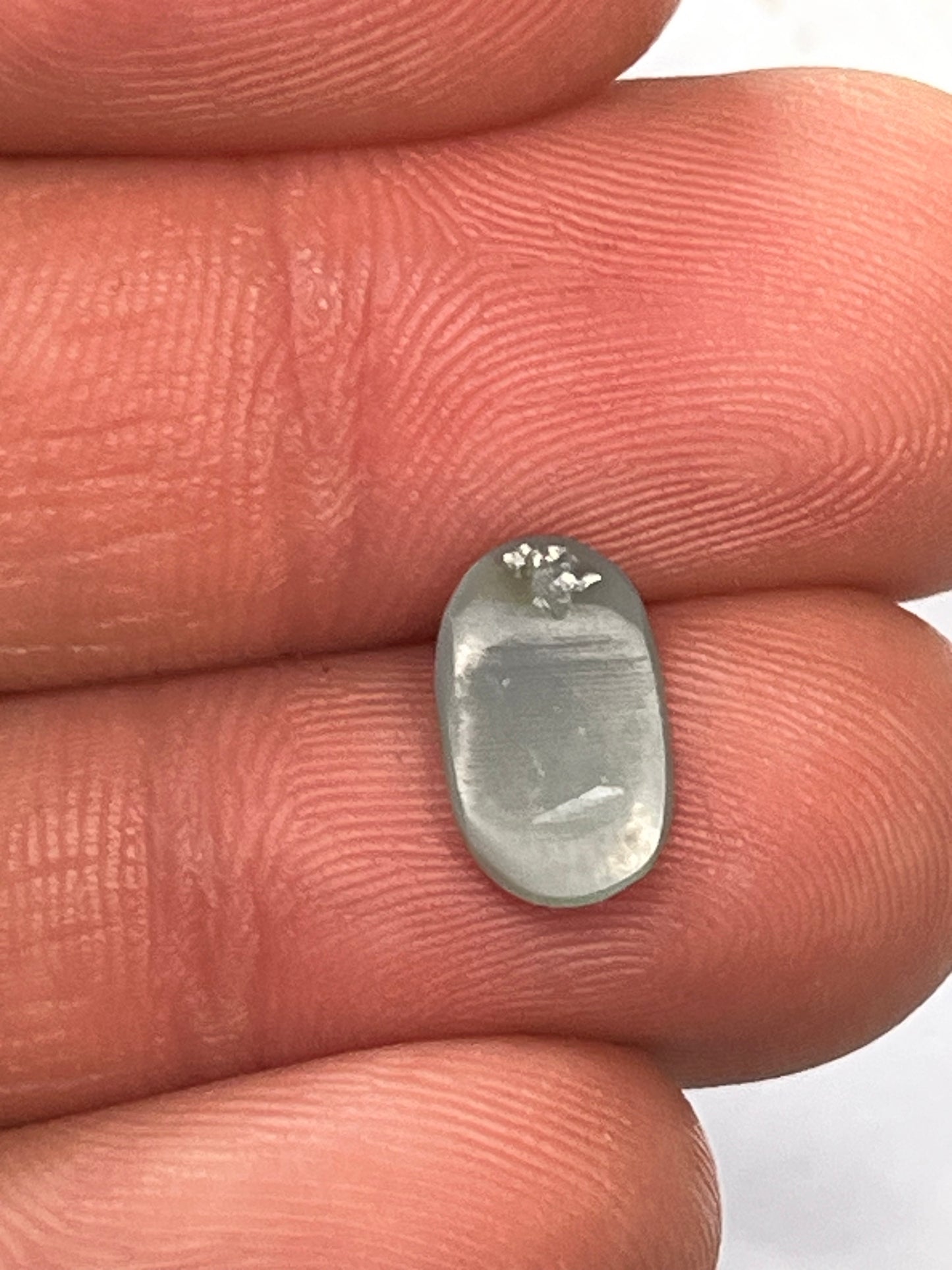 Lightning Ridge 1.60ct light grey base with blue and green flick